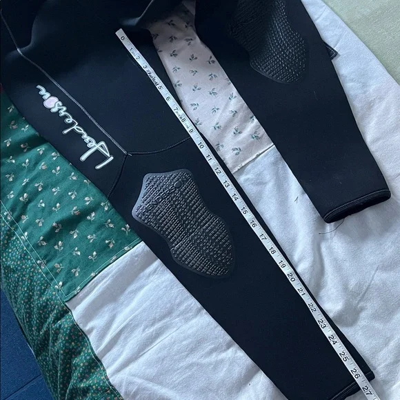 Hendersonwetsuit Size 6 3MM Black Pink